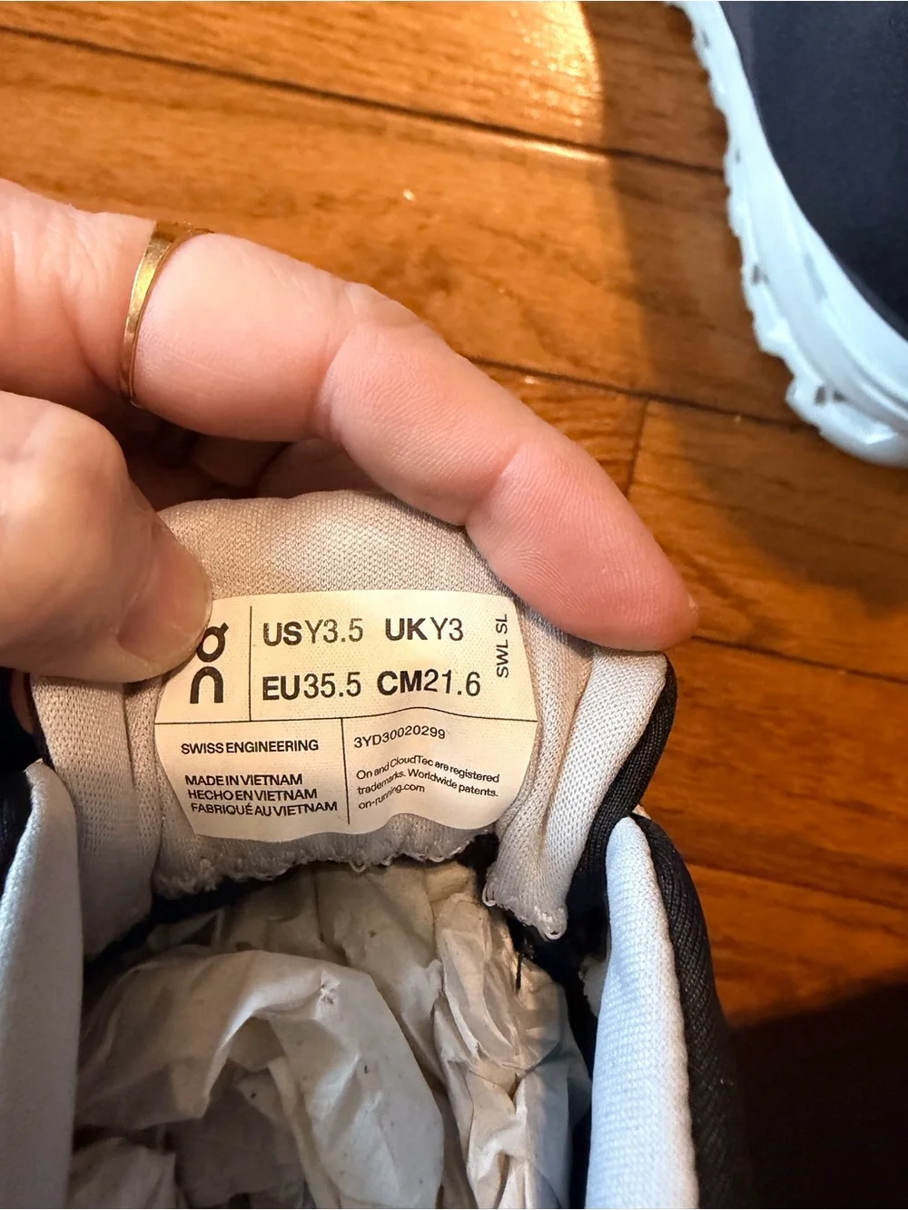 On Running Kids Boots Cloudhero mid waterproof in black and white